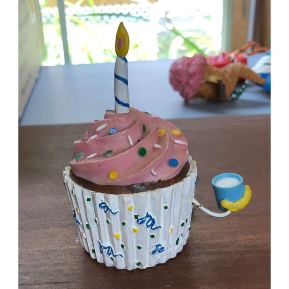 WMG Anthropomorphic Shelf Sitters Birthday Party Cupcake 2006 Figurine Vintage - Picture 4 of 16